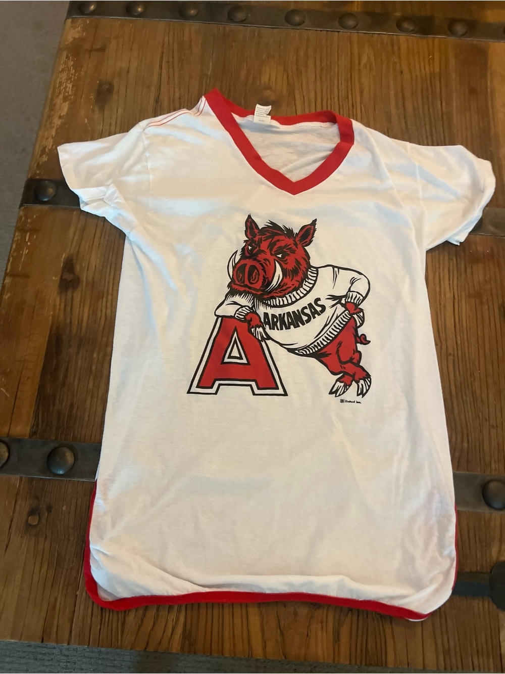 Vintage Arkansas Razorbacks  White & Red Graphic V-Neck Tee